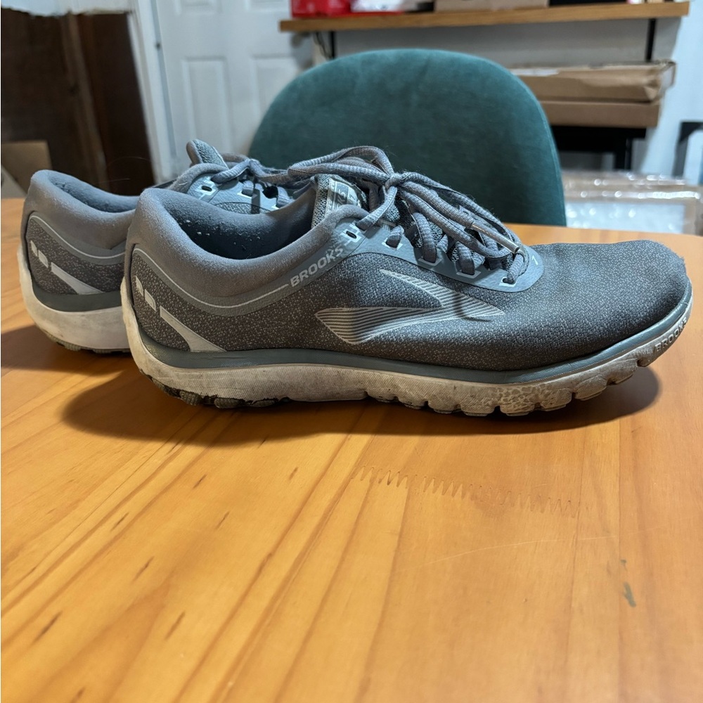 Brooks Women's Gray Running Shoes